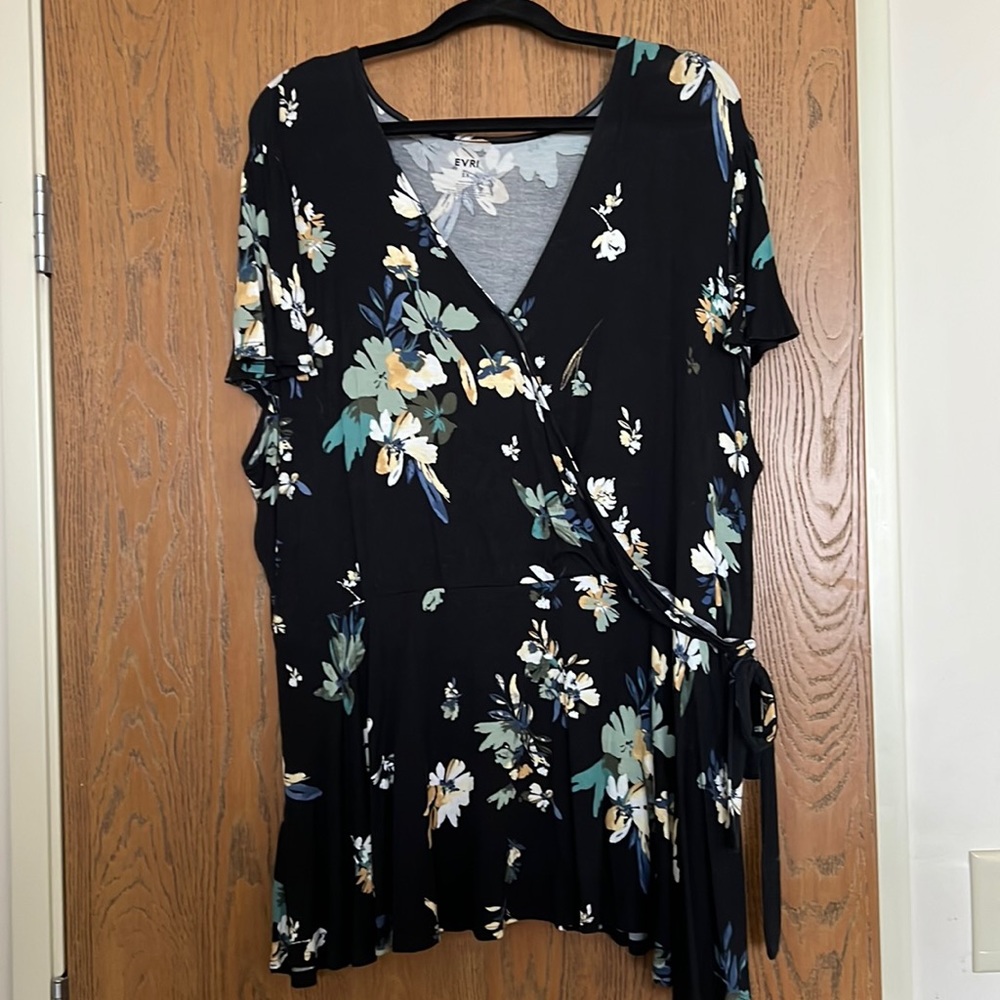 EVRI (Kohls) Black and Floral Tie Front Shirt Blouse